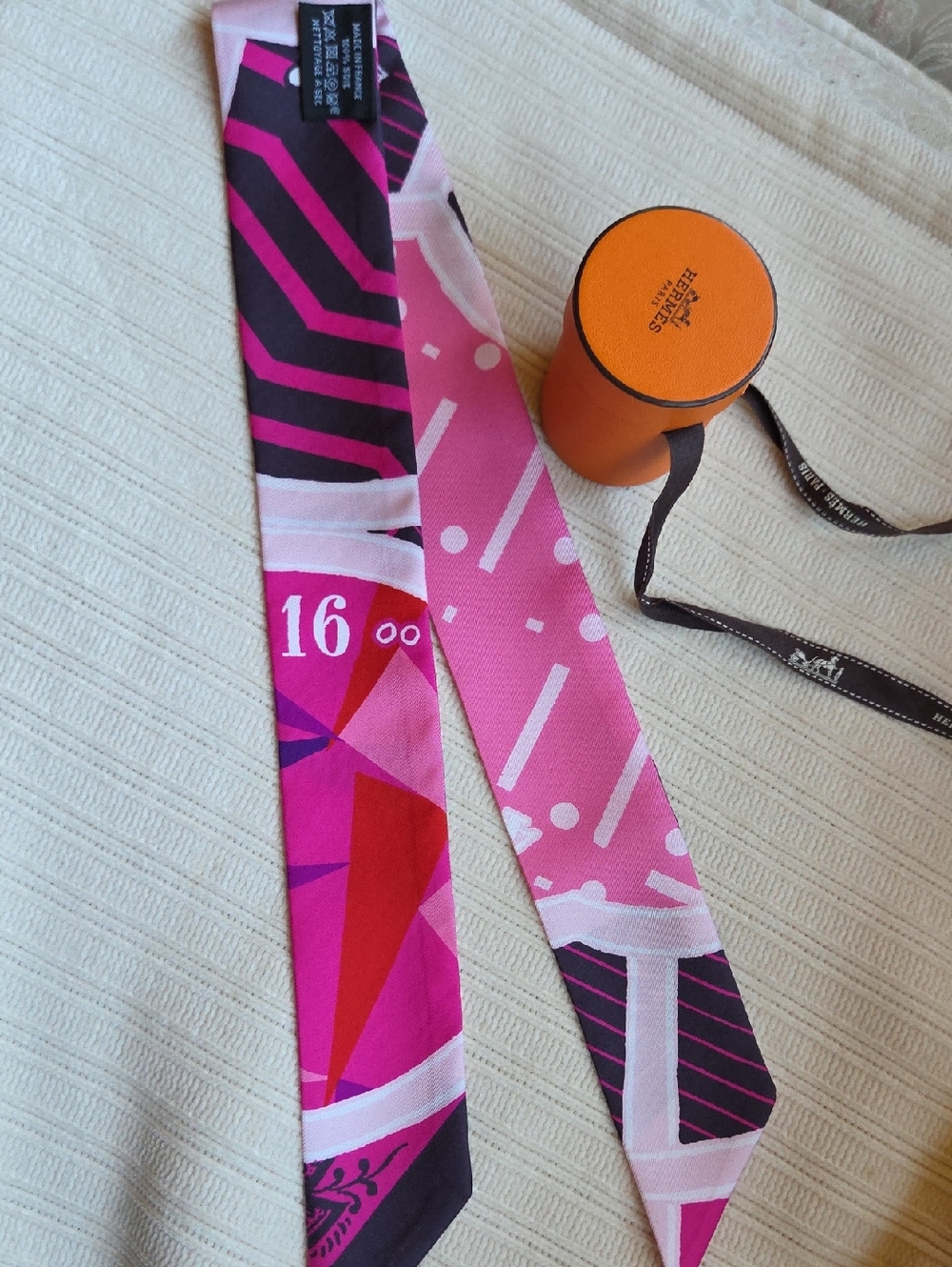 Hermès Pink & Purple Silk Twilly with Graphic Motif - Picture 4 of 6